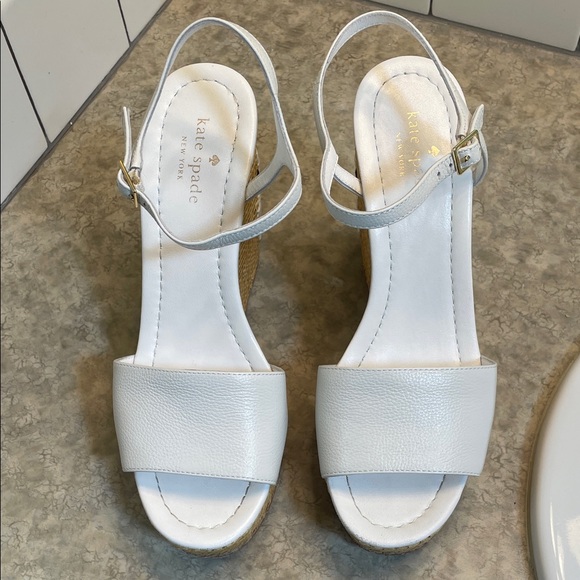 Kate Spade White and Tan Wedge Sandals with Daisy Accent - Picture 2 of 9